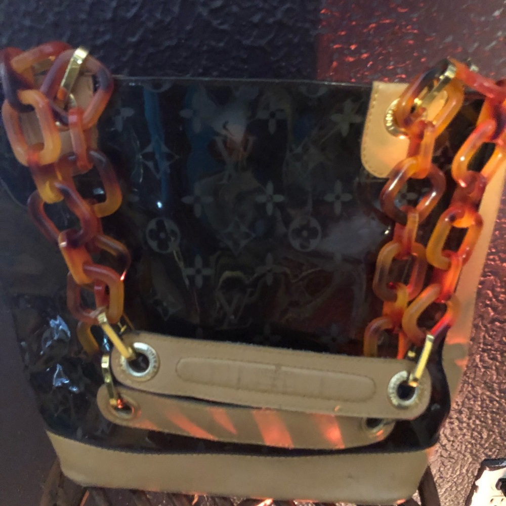 To many purses - Picture 4 of 8
